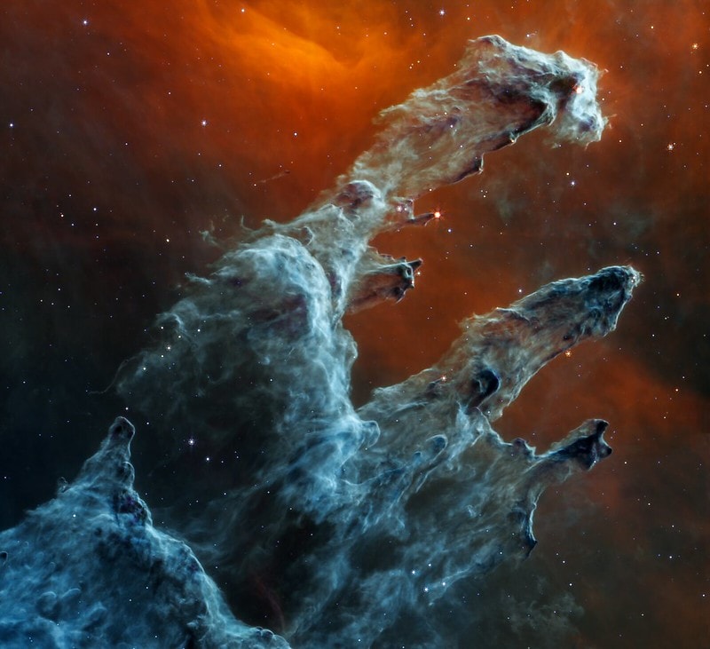 Out of seamlessness: The Pillars of Creation from the Webb telescope. Photo from NASA